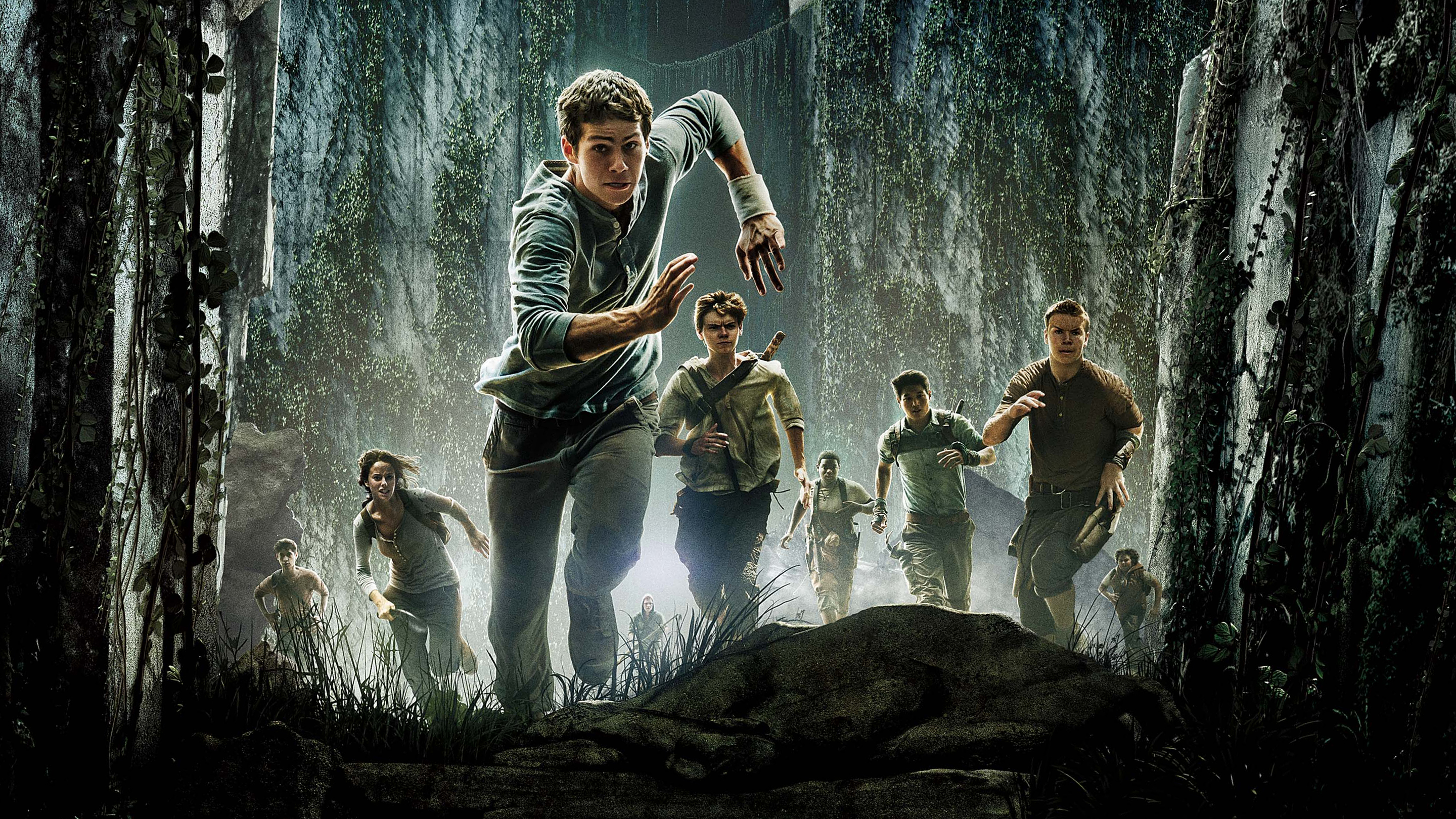 Newt being chased by a Griever in the maze runner mobile game