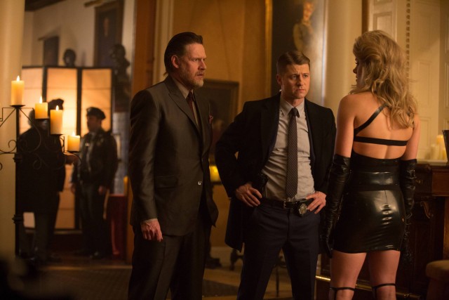 GOTHAM: Donal Logue (Bullock, L) and Benjamin McKenzie (Gordon, R) question a victim of the Ogre in ÒThe Anvil or the HammerÓ episode of GOTHAM airing Monday, April 27 (8:00-9:00 PM ET/PT) on FOX. ©2015 Fox Broadcasting Co. Cr: Jessica Miglio/FOX.