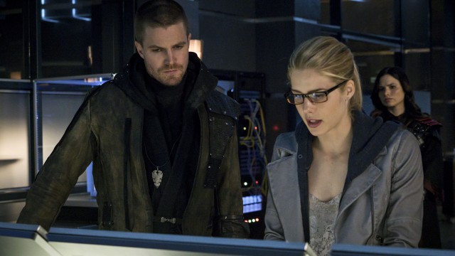 Arrow -- "My Name is Oliver Queen" -- Image AR323B_0005b -- Pictured (L-R): Stephen Amell as Oliver Queen and Emily Bett Rickards as Felicity Smoak -- Photo: Liane Hentscher/The CW -- ÃÂ© 2015 The CW Network, LLC. All Rights Reserved.
