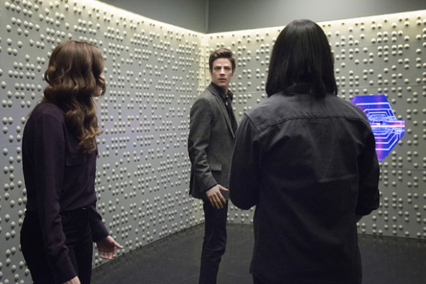 The Flash -- "The Trap" -- Image FLA120A_0313 -- Pictured (L-R): Danielle Panabaker as Caitlin Snow, Grant Gustin as Barry Allen and Carlos Valdes as Cisco Ramon -- Photo: Dean Buscher/The CW -- ÃÂ© 2015 The CW Network, LLC. All rights reserved